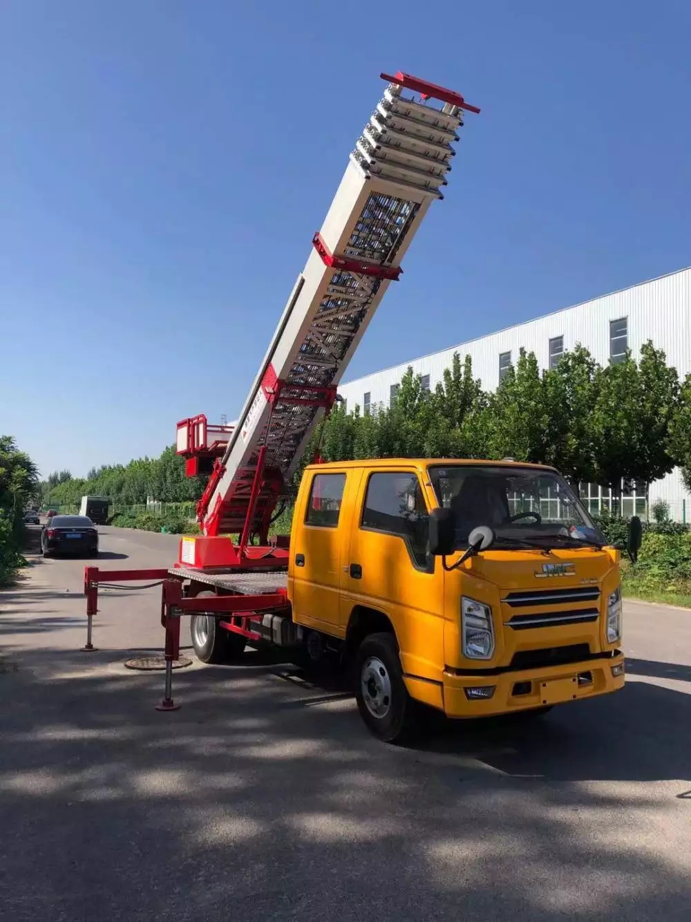 马边附近的云梯车出租服务：轻松解决高空作业需求