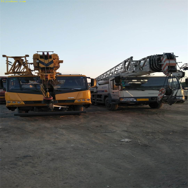 马边吊车吊挖机正确办法